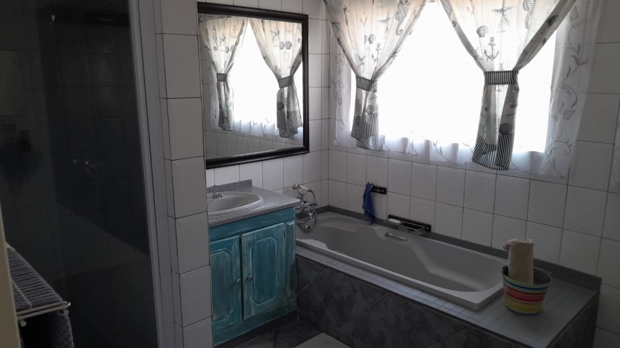 5 Bedroom Property for Sale in Riebeeckstad Free State